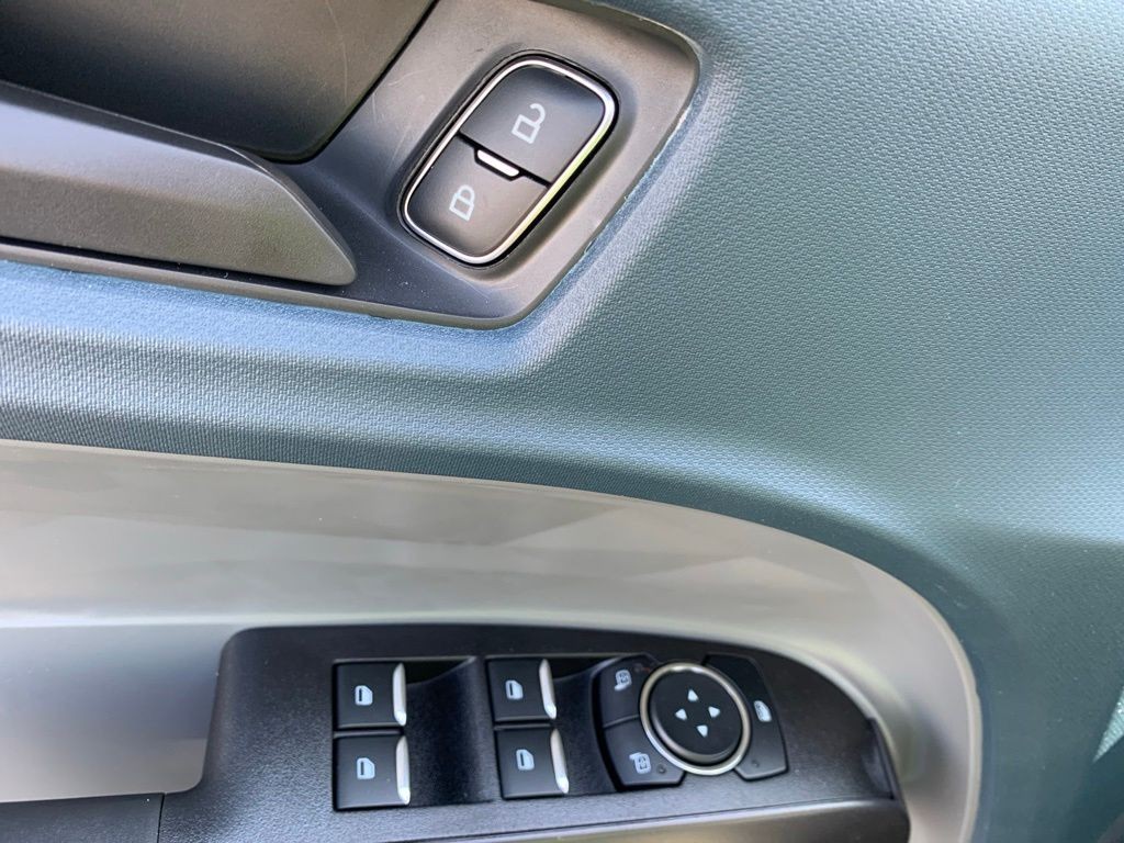 Ford Maverick Vehicle Full-screen Gallery Image 10