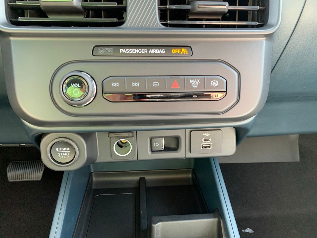 Ford Maverick Vehicle Full-screen Gallery Image 16
