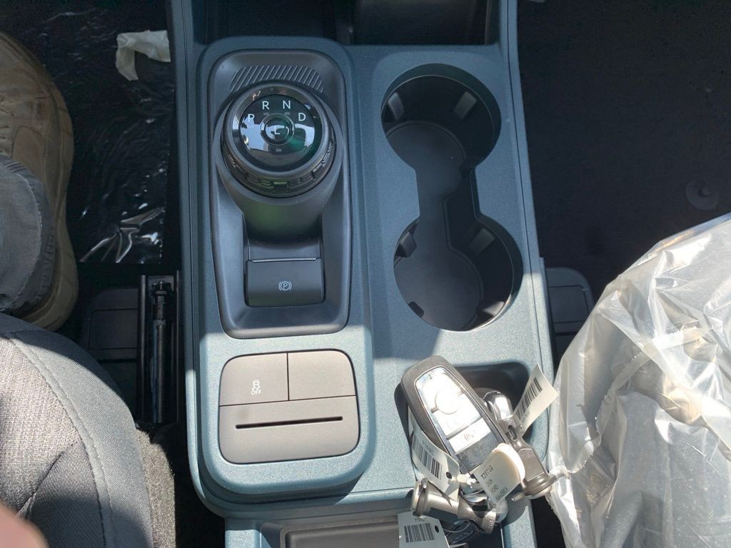 Ford Maverick Vehicle Full-screen Gallery Image 17