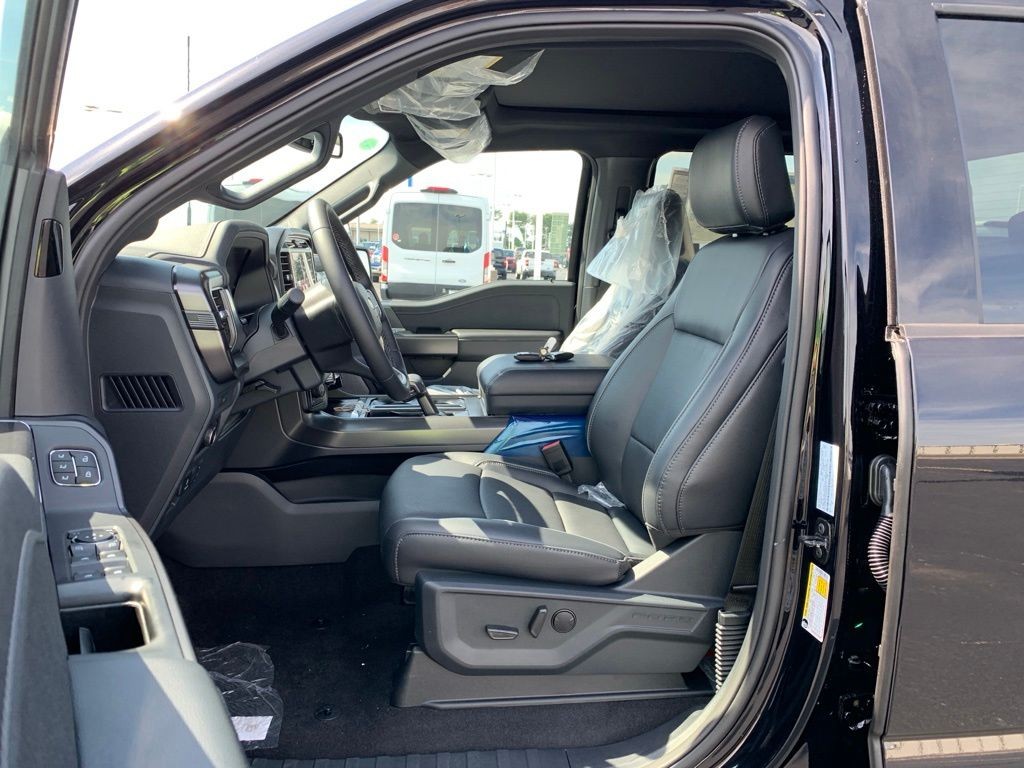 Ford F-150 Vehicle Full-screen Gallery Image 4