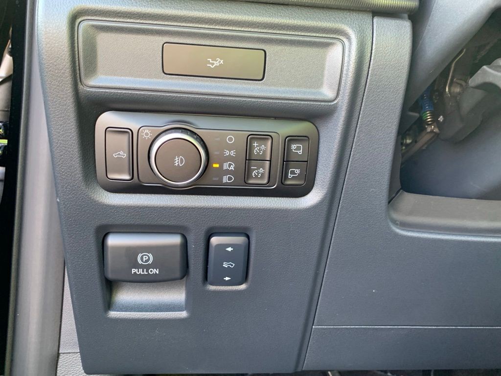 Ford F-150 Vehicle Full-screen Gallery Image 10