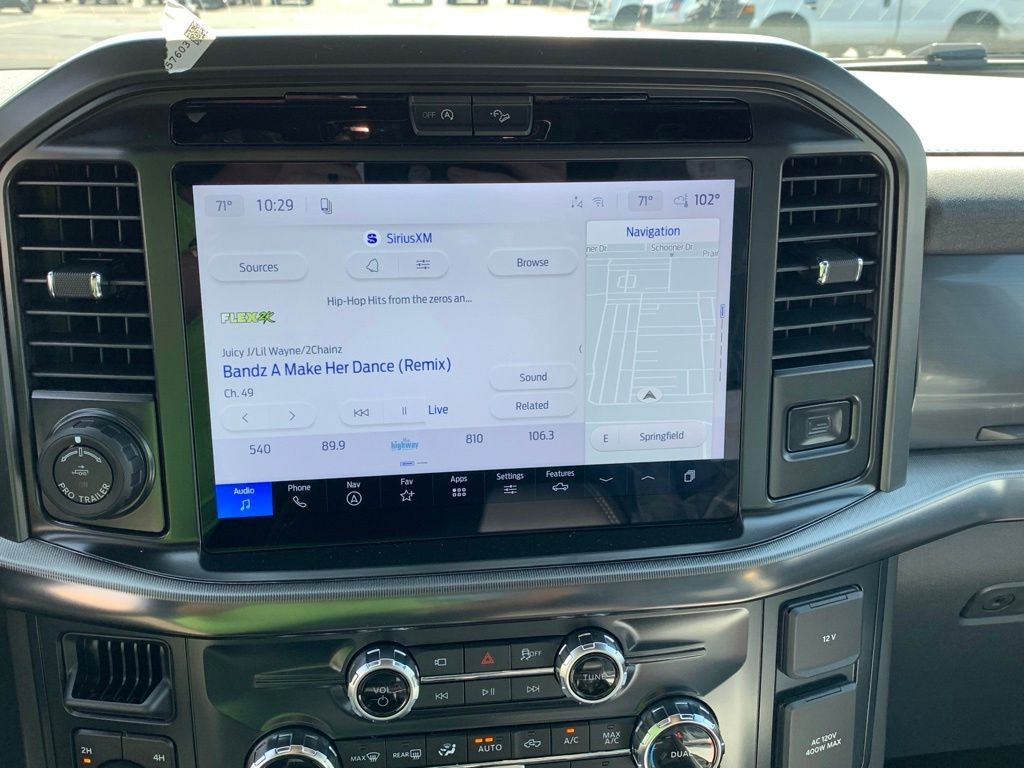 Ford F-150 Vehicle Full-screen Gallery Image 13