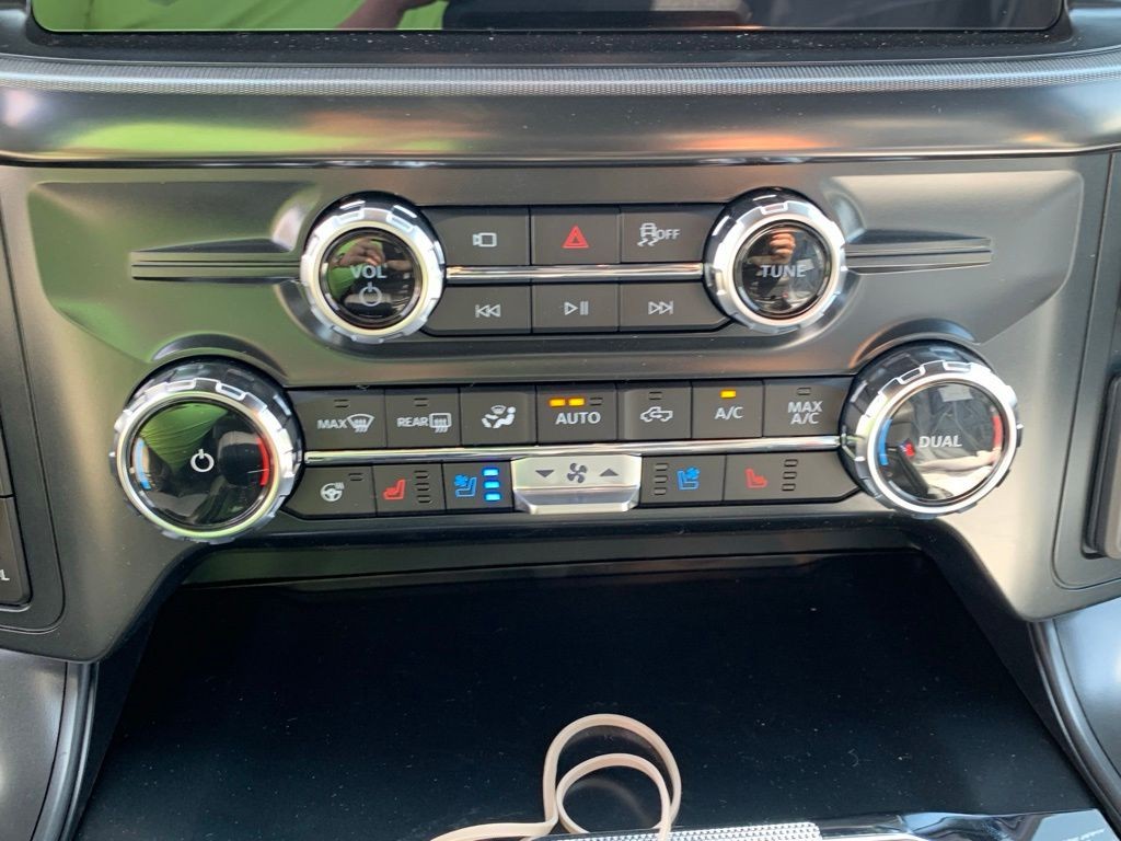 Ford F-150 Vehicle Full-screen Gallery Image 14