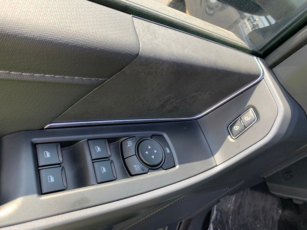 Ford F-150 Vehicle Full-screen Gallery Image 9