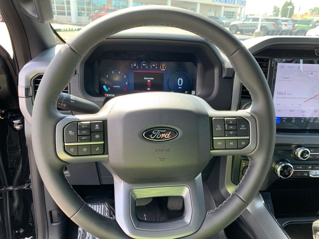 Ford F-150 Vehicle Full-screen Gallery Image 11