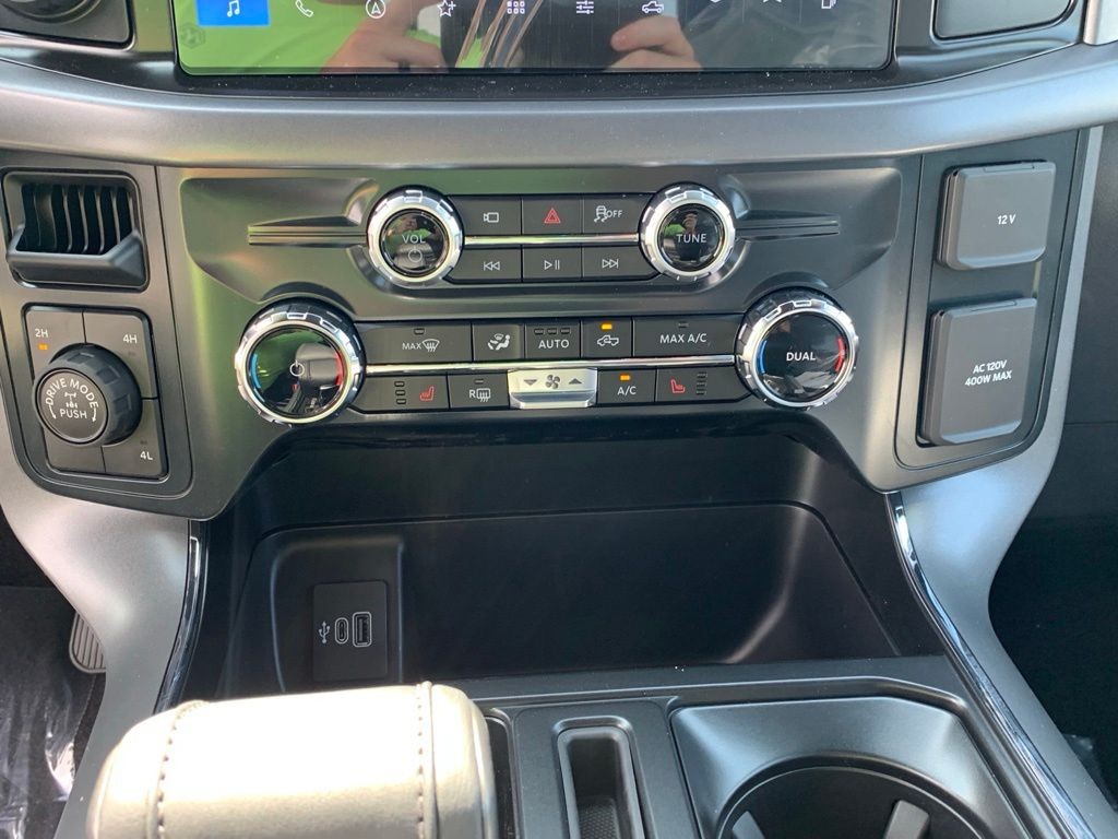 Ford F-150 Vehicle Full-screen Gallery Image 15