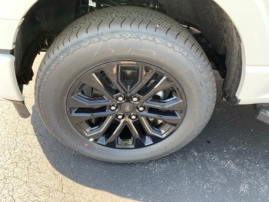 Ford F-150 Vehicle Full-screen Gallery Image 2