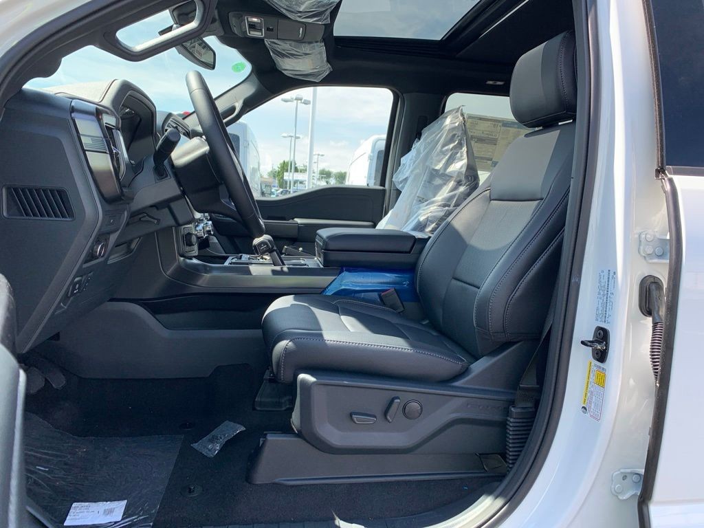 Ford F-150 Vehicle Full-screen Gallery Image 4