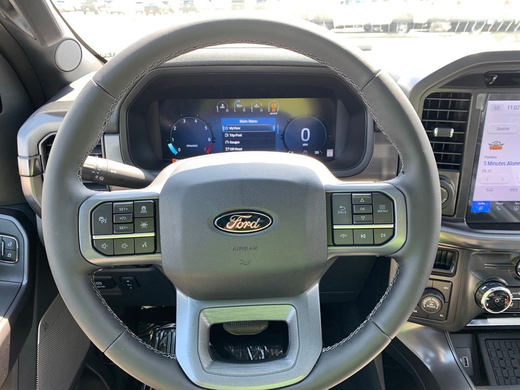 Ford F-150 Vehicle Full-screen Gallery Image 12