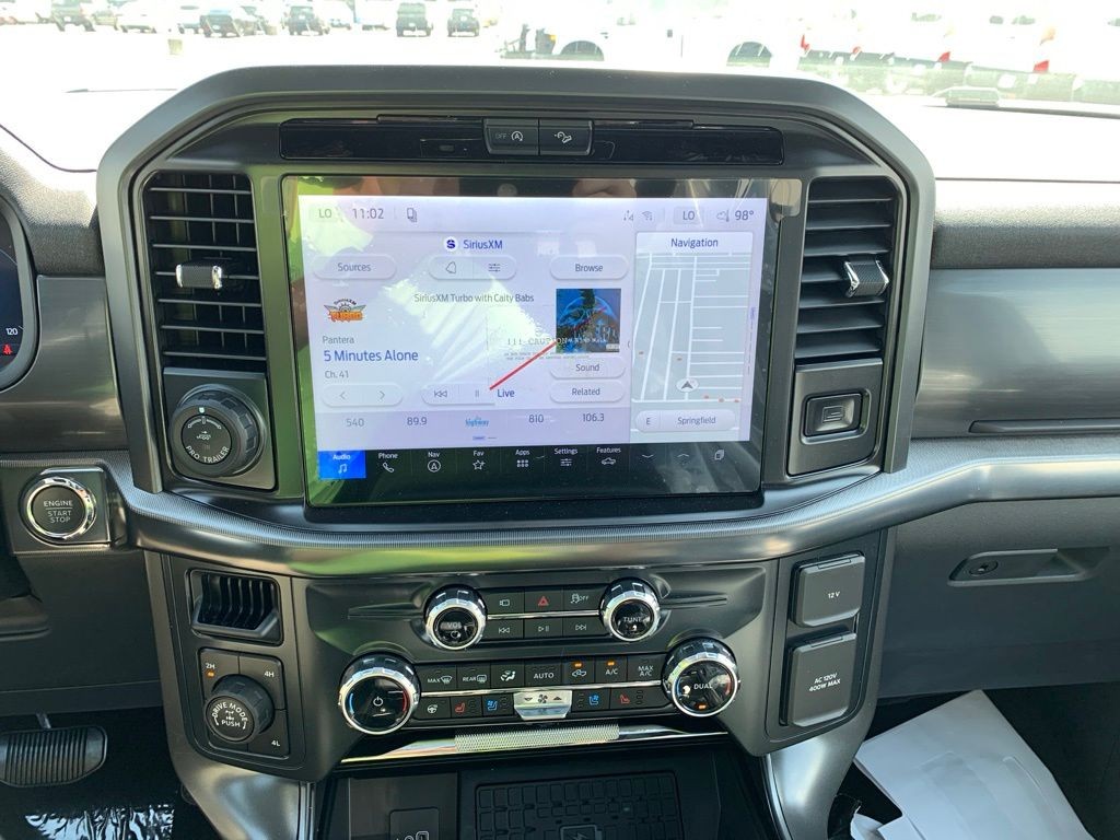 Ford F-150 Vehicle Full-screen Gallery Image 14