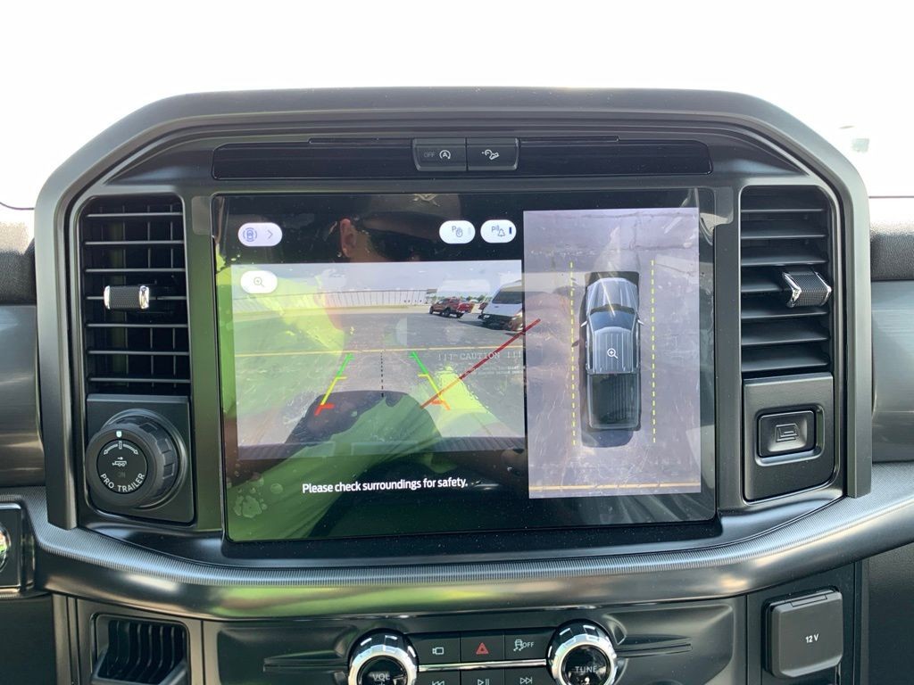 Ford F-150 Vehicle Full-screen Gallery Image 15