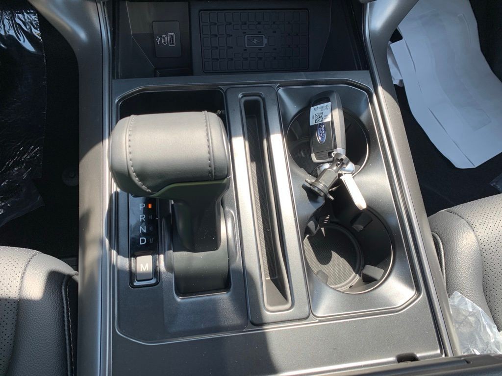 Ford F-150 Vehicle Full-screen Gallery Image 16