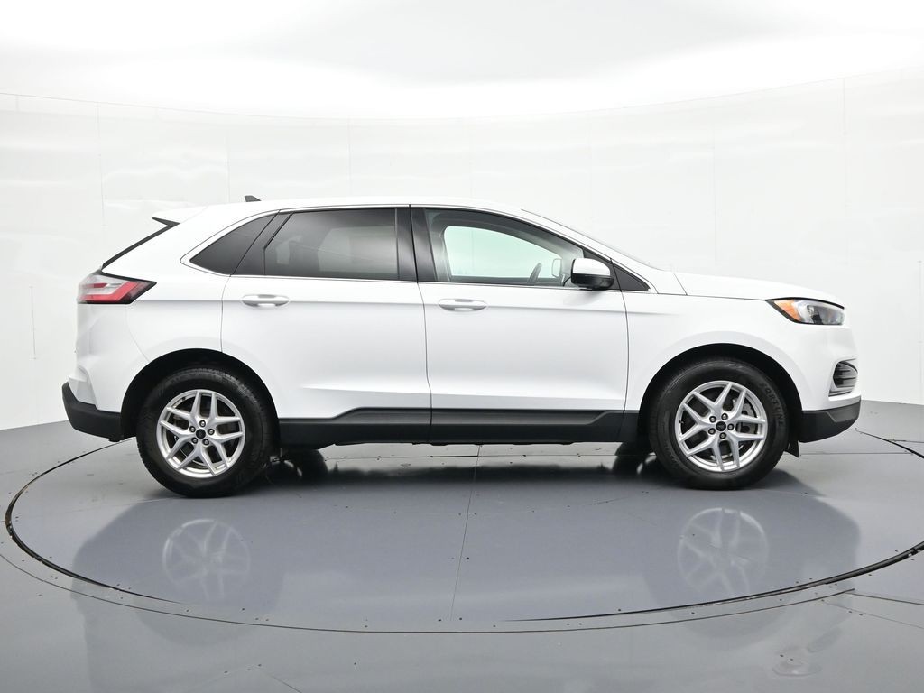 Ford Edge Vehicle Full-screen Gallery Image 5