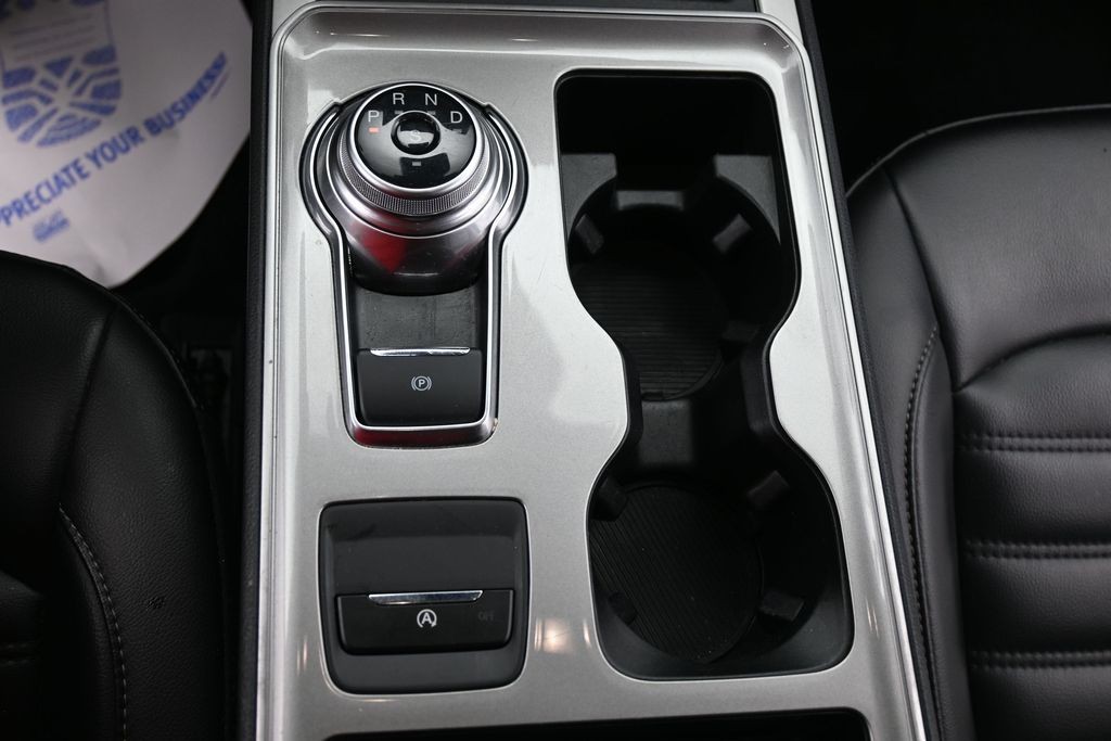 Ford Edge Vehicle Full-screen Gallery Image 12