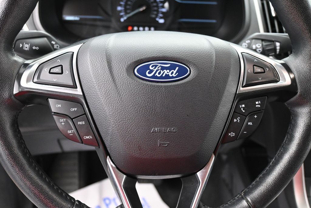 Ford Edge Vehicle Full-screen Gallery Image 13