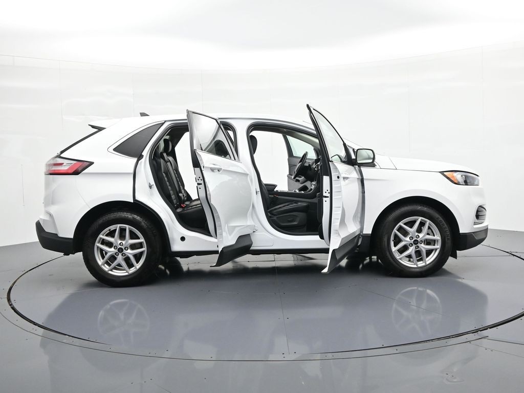Ford Edge Vehicle Full-screen Gallery Image 23