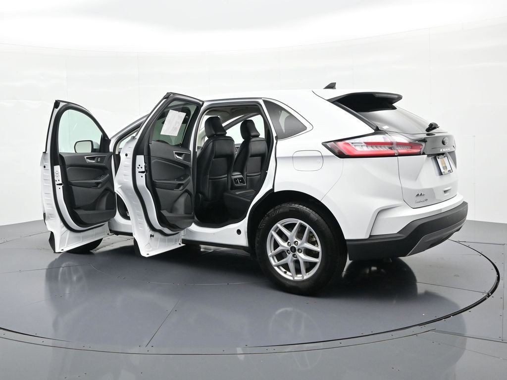 Ford Edge Vehicle Full-screen Gallery Image 24