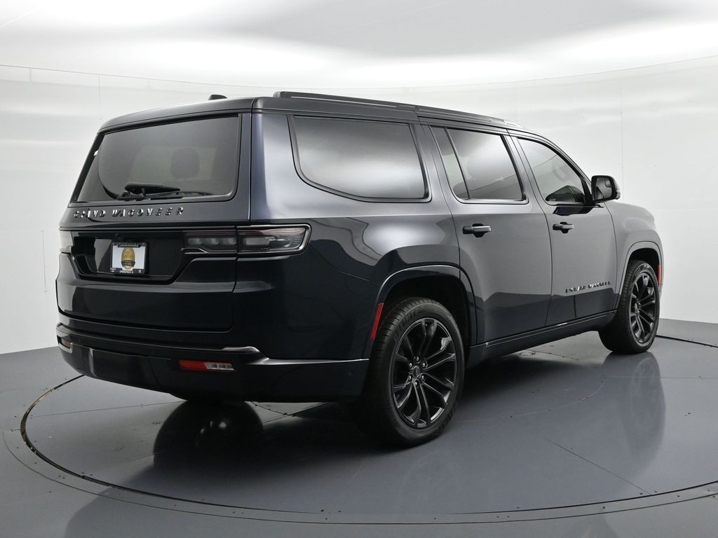 Jeep Grand Wagoneer Vehicle Full-screen Gallery Image 6