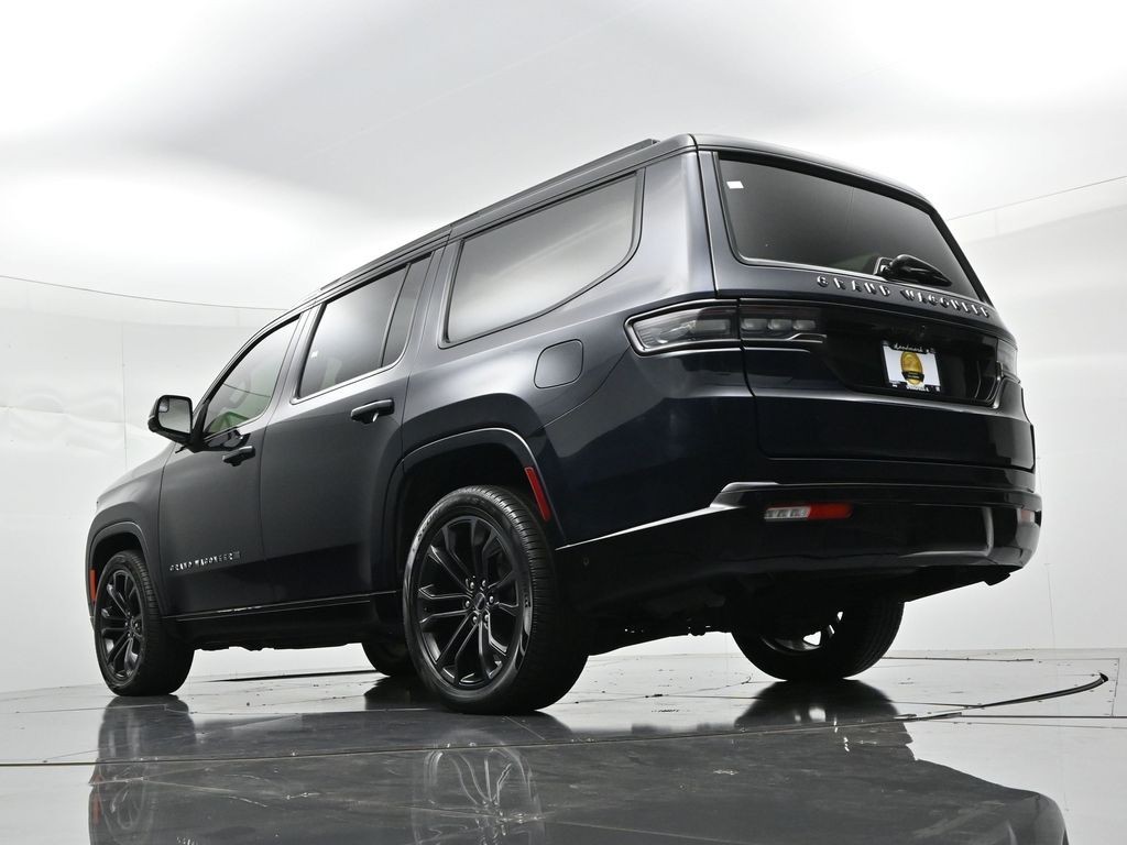 Jeep Grand Wagoneer Vehicle Full-screen Gallery Image 23