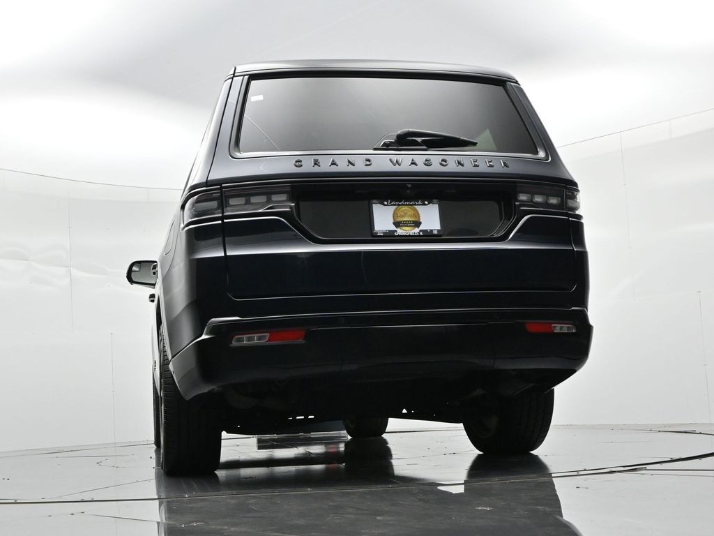 Jeep Grand Wagoneer Vehicle Full-screen Gallery Image 24