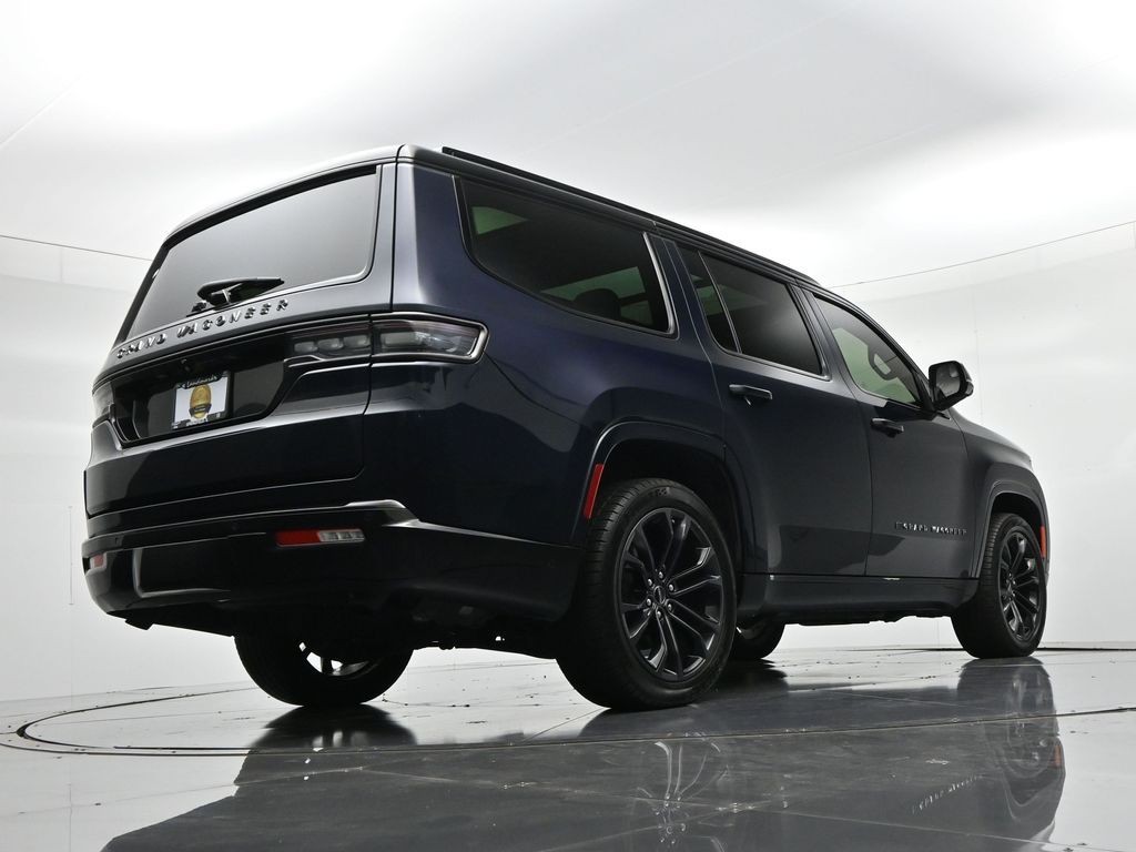 Jeep Grand Wagoneer Vehicle Full-screen Gallery Image 25