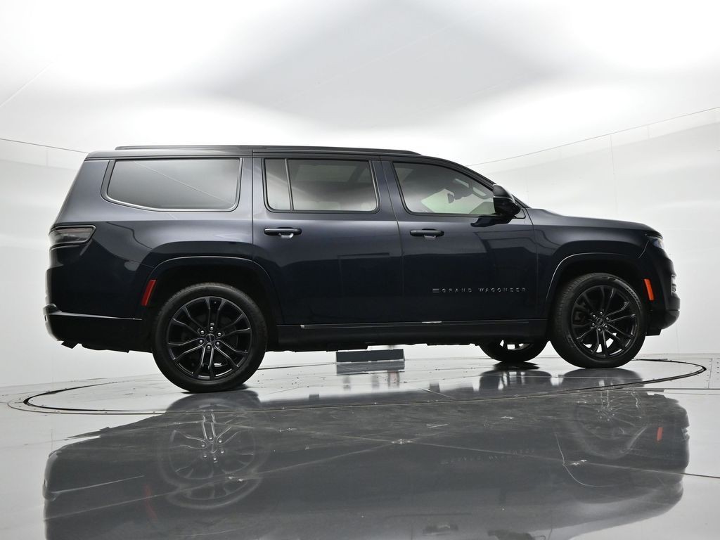 Jeep Grand Wagoneer Vehicle Full-screen Gallery Image 26