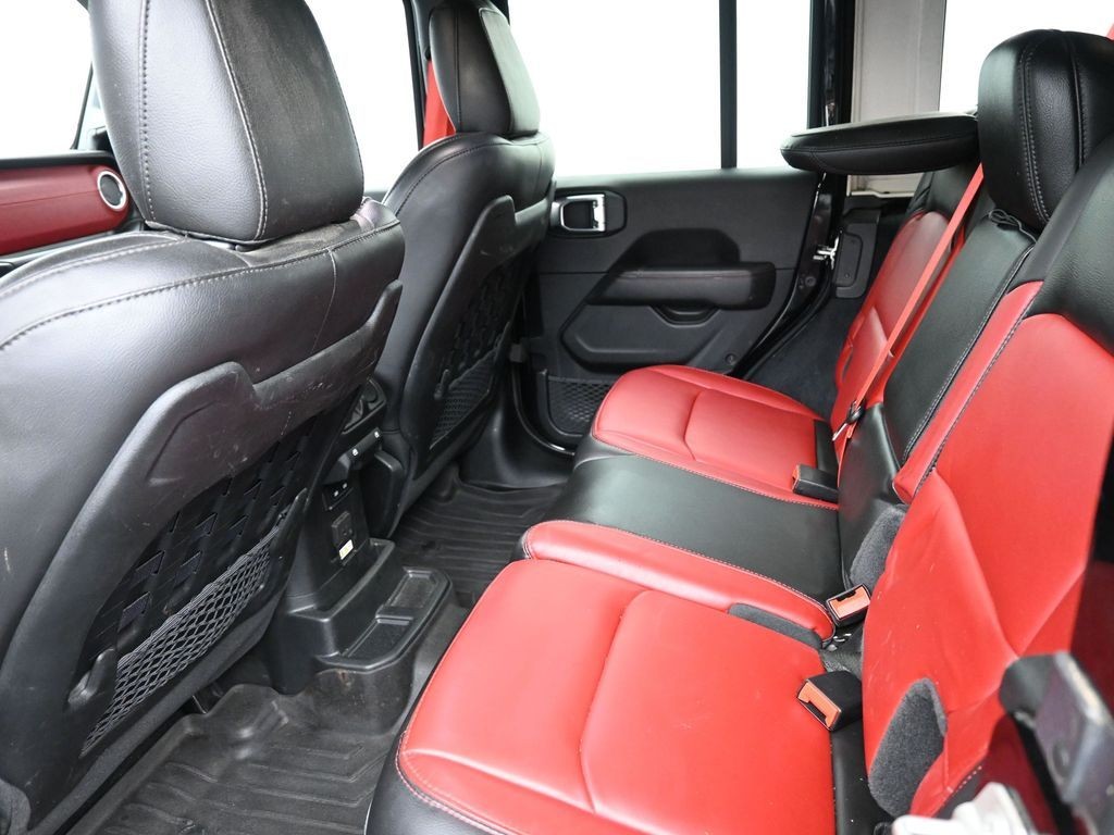 Jeep Wrangler Vehicle Full-screen Gallery Image 9