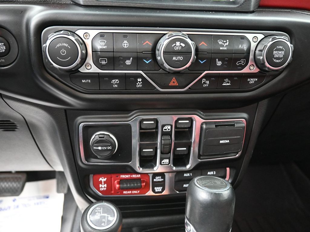 Jeep Wrangler Vehicle Full-screen Gallery Image 12