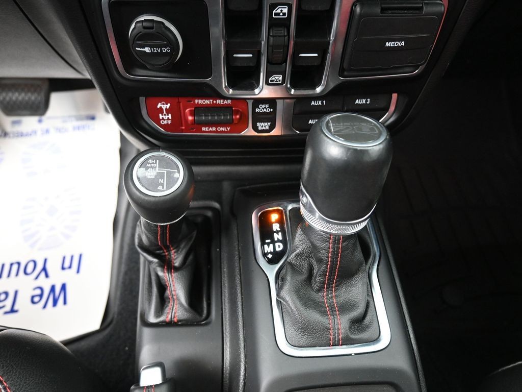 Jeep Wrangler Vehicle Full-screen Gallery Image 13