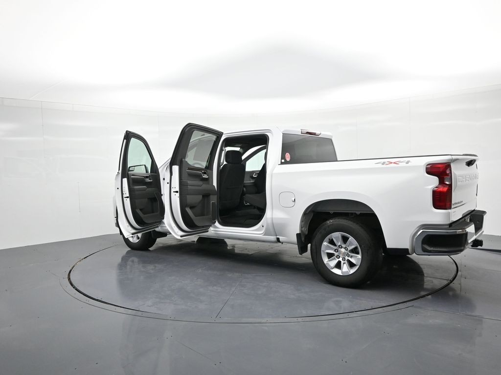 Chevrolet Silverado 1500 Vehicle Full-screen Gallery Image 25