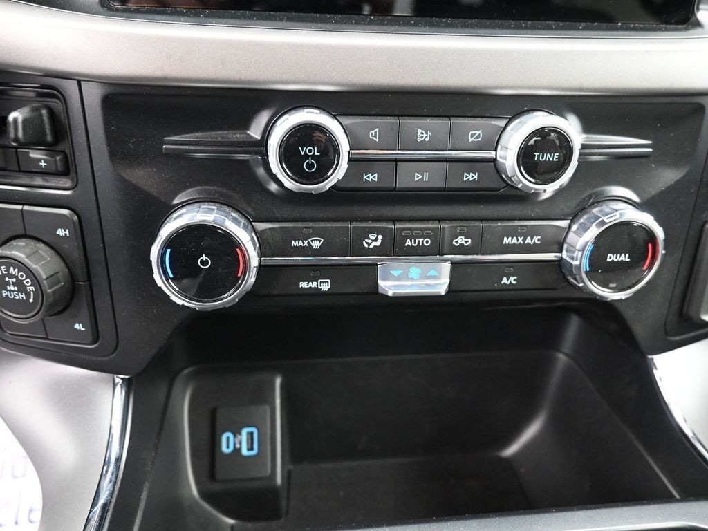 Ford F-150 Vehicle Full-screen Gallery Image 9