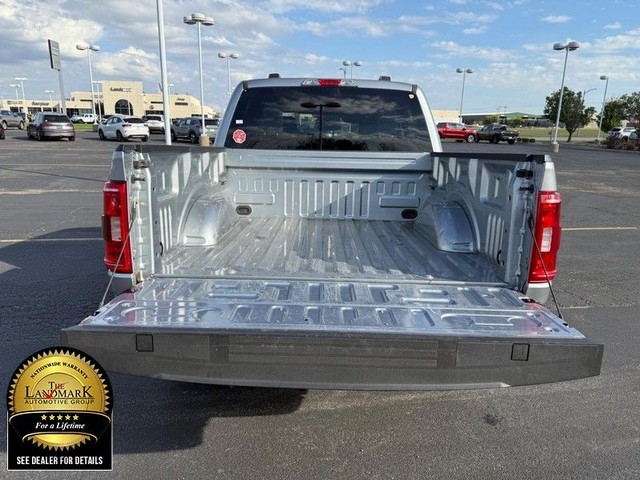 Ford F-150 Vehicle Full-screen Gallery Image 18