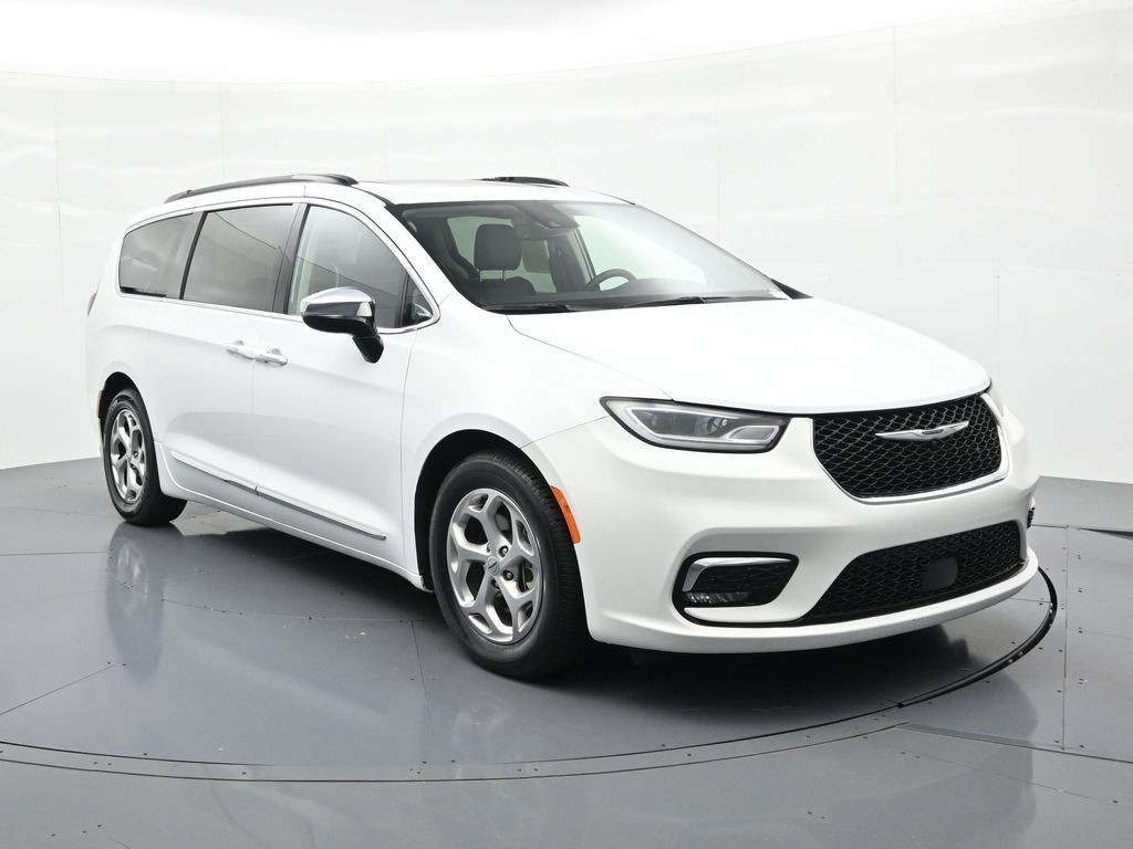 Chrysler Pacifica Vehicle Full-screen Gallery Image 4