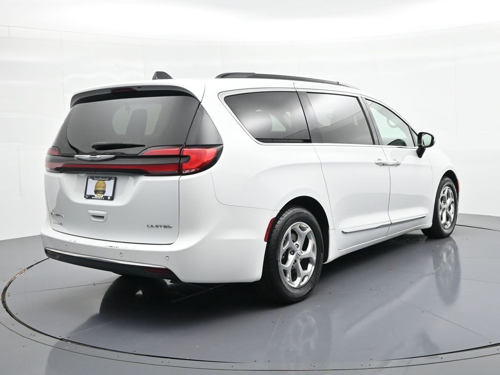Chrysler Pacifica Vehicle Full-screen Gallery Image 6