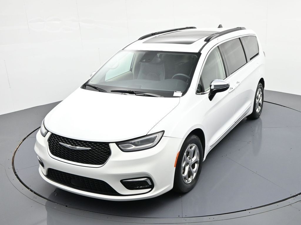 Chrysler Pacifica Vehicle Full-screen Gallery Image 16