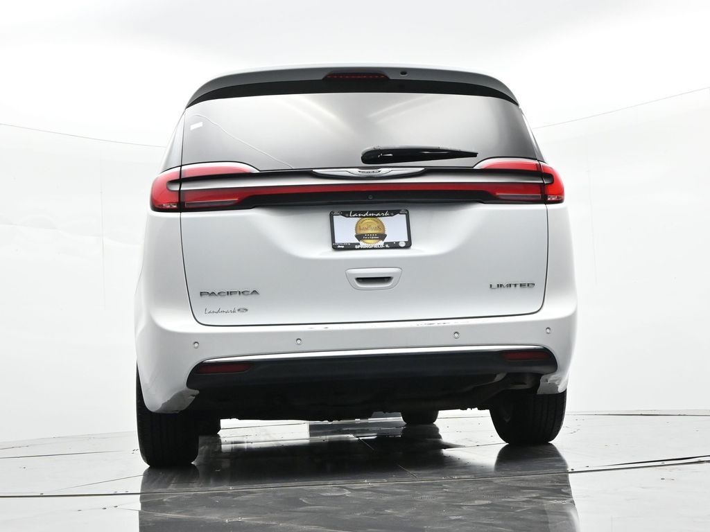 Chrysler Pacifica Vehicle Full-screen Gallery Image 19