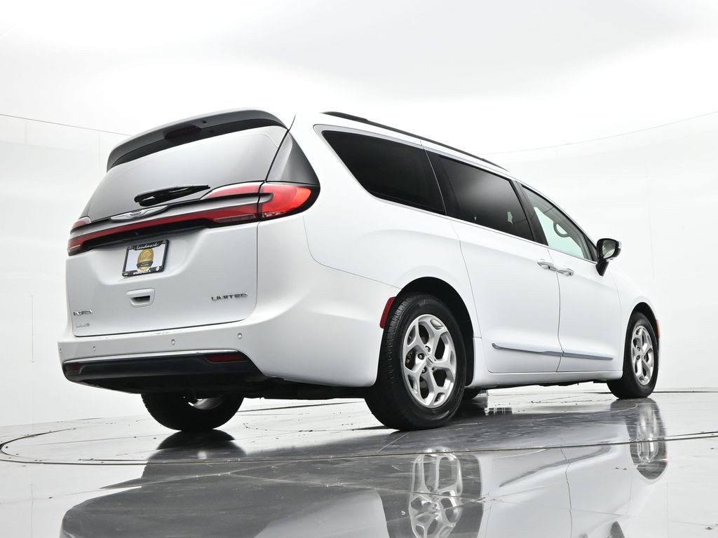 Chrysler Pacifica Vehicle Full-screen Gallery Image 20
