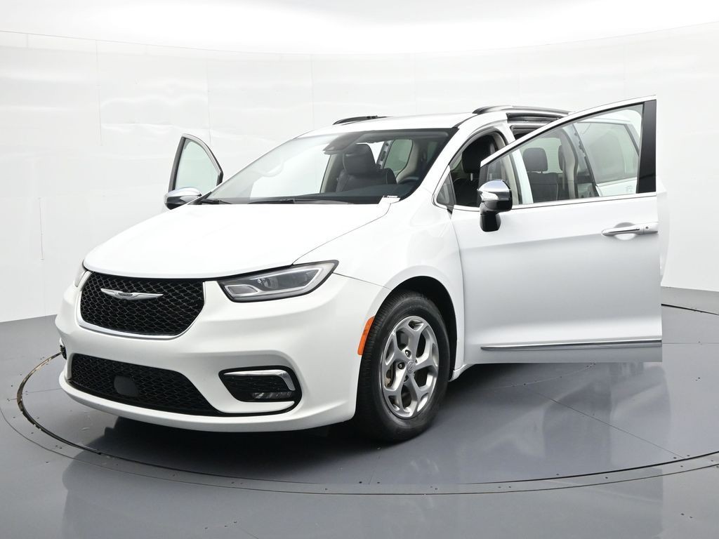 Chrysler Pacifica Vehicle Full-screen Gallery Image 24