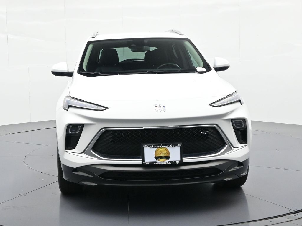 Buick Encore GX Vehicle Full-screen Gallery Image 3