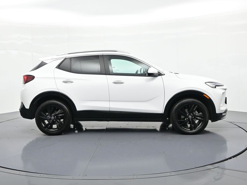 Buick Encore GX Vehicle Full-screen Gallery Image 5