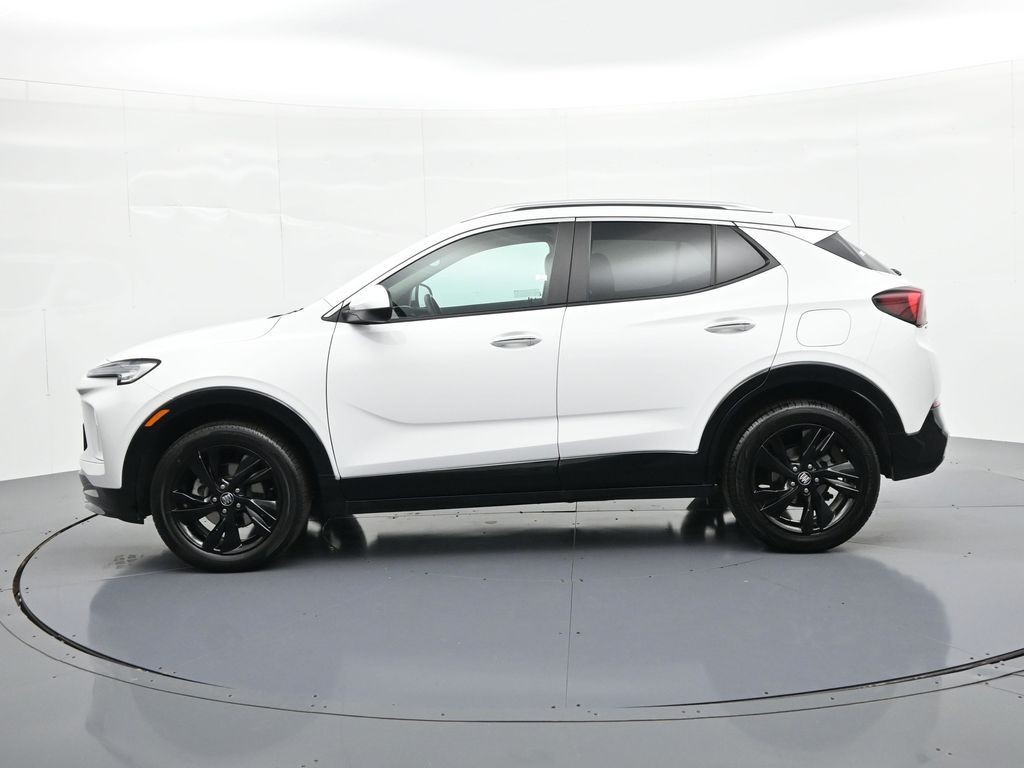 Buick Encore GX Vehicle Full-screen Gallery Image 9