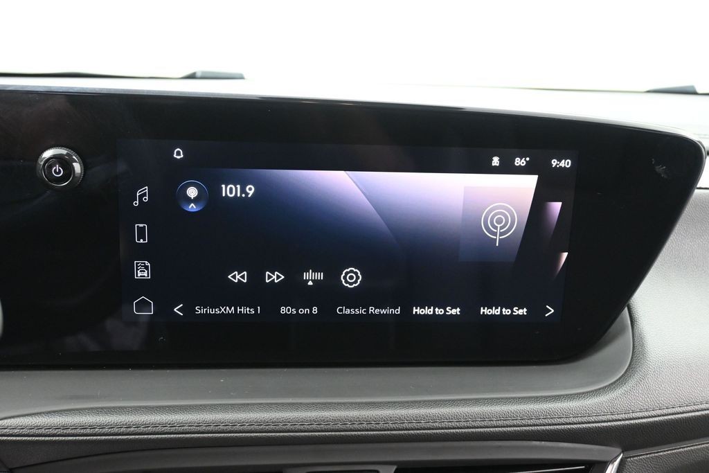 Buick Encore GX Vehicle Full-screen Gallery Image 10