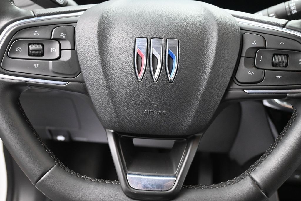 Buick Encore GX Vehicle Full-screen Gallery Image 12