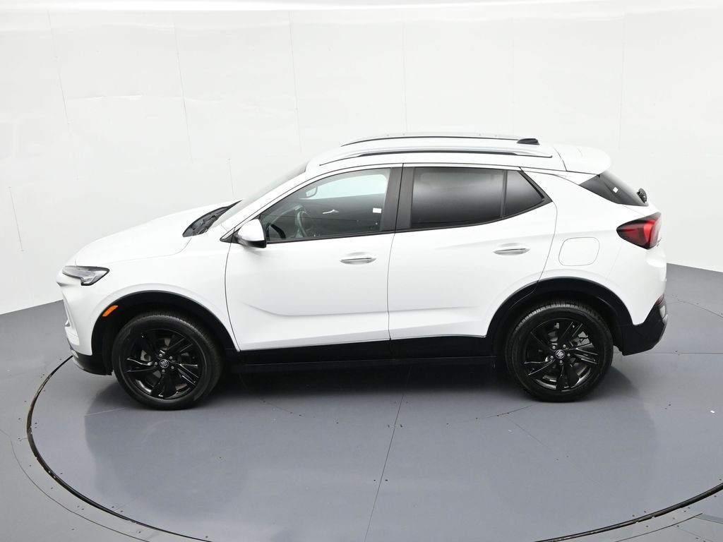 Buick Encore GX Vehicle Full-screen Gallery Image 17