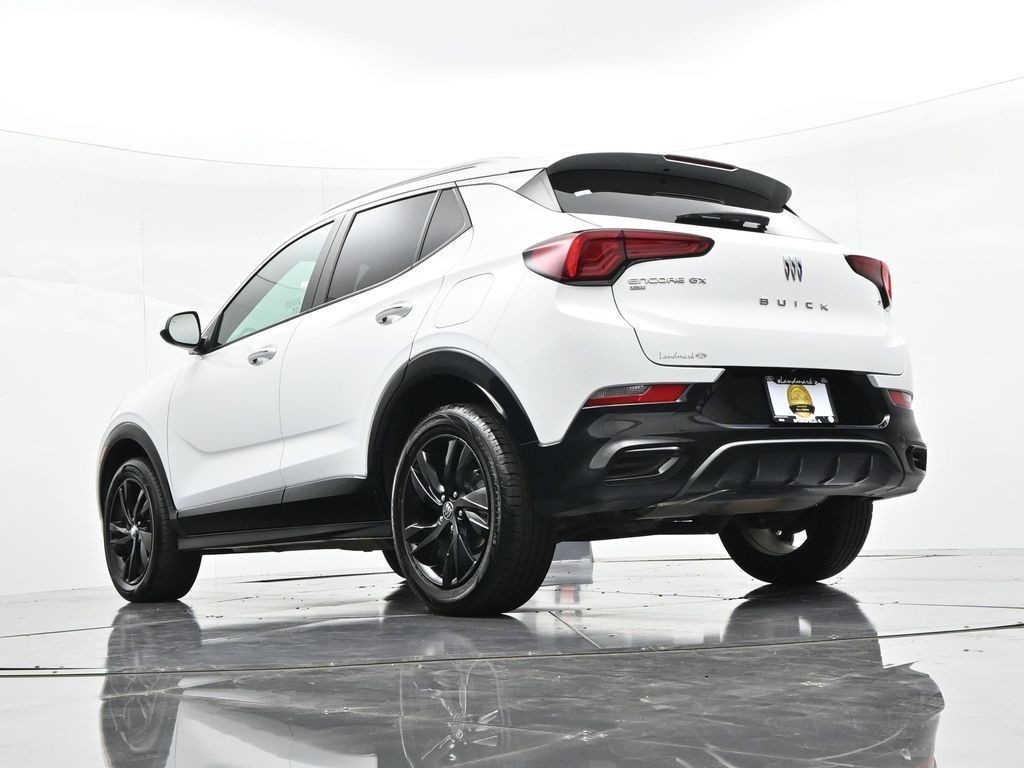 Buick Encore GX Vehicle Full-screen Gallery Image 18