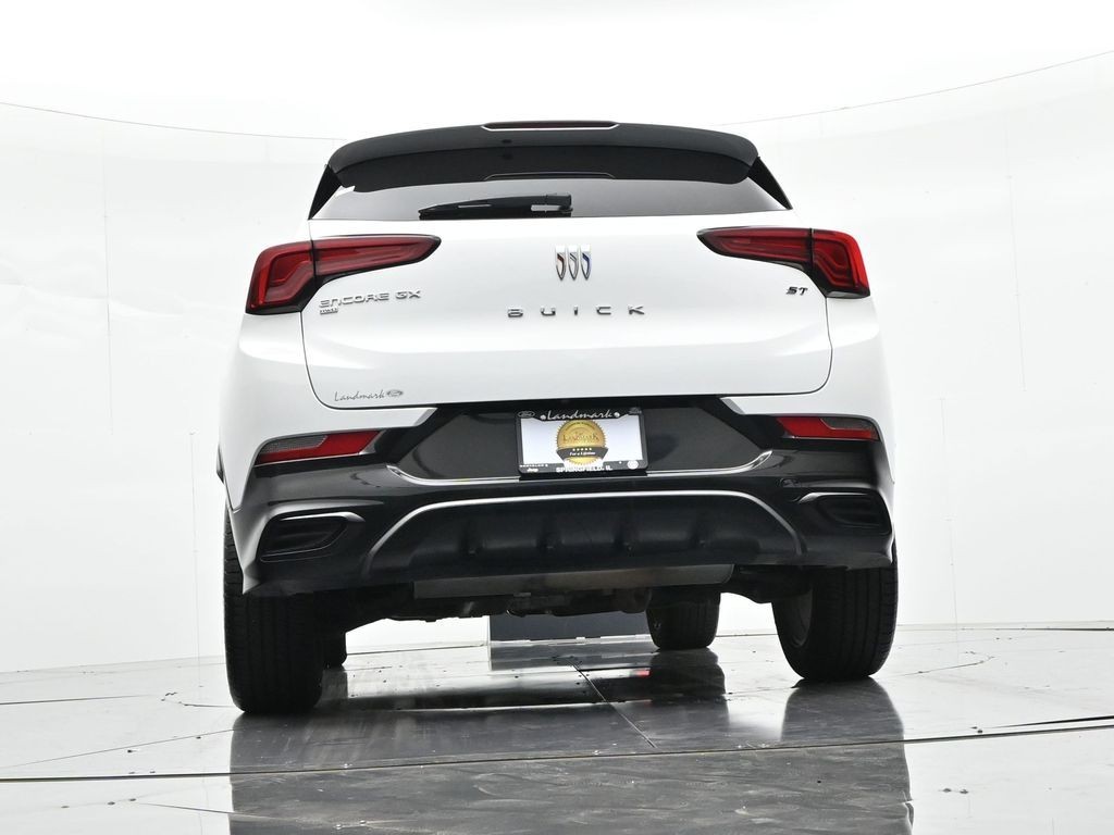 Buick Encore GX Vehicle Full-screen Gallery Image 19