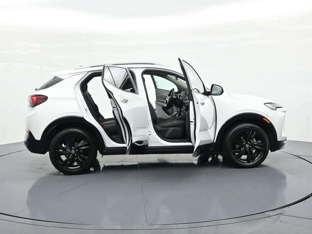 Buick Encore GX Vehicle Full-screen Gallery Image 22