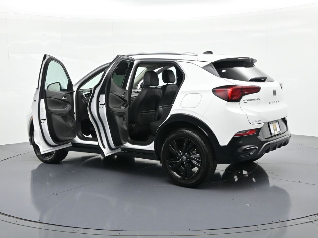 Buick Encore GX Vehicle Full-screen Gallery Image 23