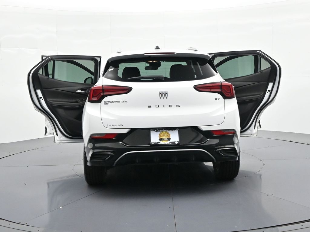 Buick Encore GX Vehicle Full-screen Gallery Image 25