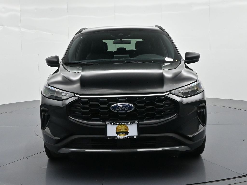 Ford Escape Vehicle Full-screen Gallery Image 3